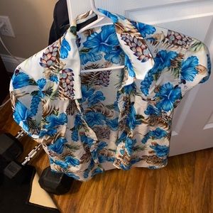 Tropical beachy shirt perfect for vacation.